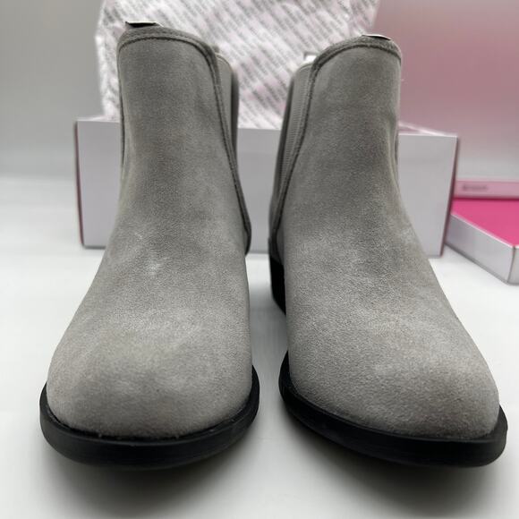 Isaac Mizrahi Live! Suede Ankle Boot Womens Size 7 Medium Gray Chelsea Boot - Picture 5 of 12